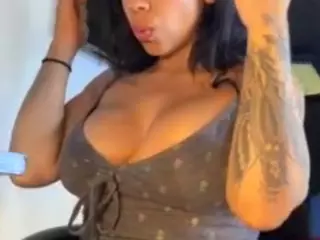 Victoria's Live Sex Cam Show