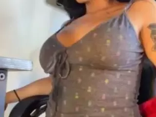 Victoria's Live Sex Cam Show