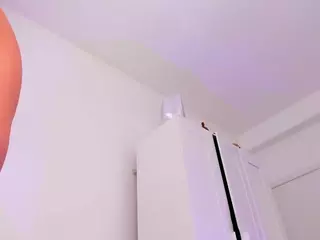 SARA SAENZ's Live Sex Cam Show