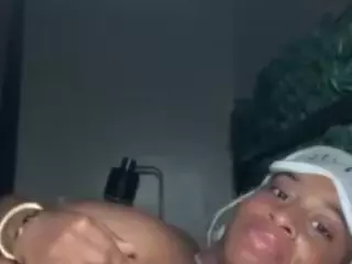 sunnymagicc's Live Sex Cam Show