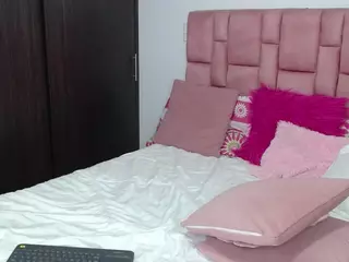 saraajhones's Live Sex Cam Show