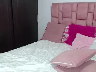saraajhones's Live Sex Cam Show