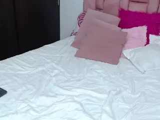 saraajhones's Live Sex Cam Show