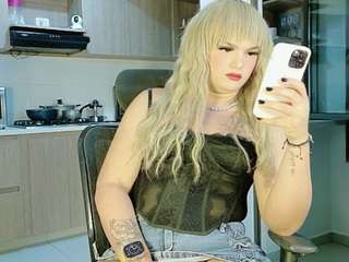 Live cam show with KendallCurkovaa