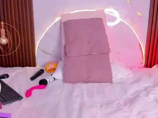martinna-28's Live Sex Cam Show