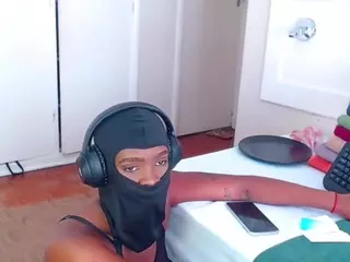 LusciousLipsT's Live Sex Cam Show