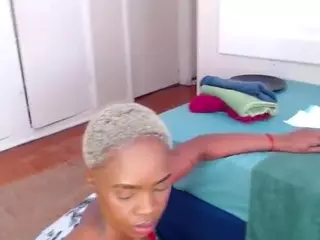 LusciousLipsT's Live Sex Cam Show