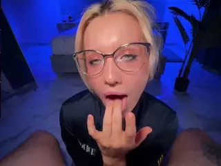 1BlowjobQueen1's Live Sex Cam Show