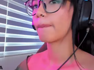 Alice-rausing's Live Sex Cam Show
