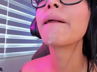 Alice-rausing's Live Sex Cam Show