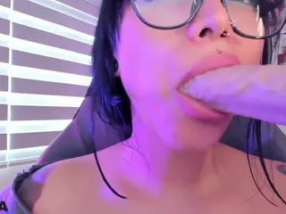 Alice-rausing's Live Sex Cam Show