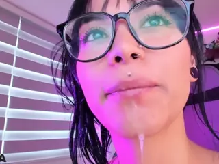 Alice-rausing's Live Sex Cam Show