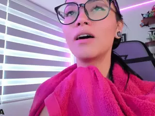 Alice-rausing's Live Sex Cam Show
