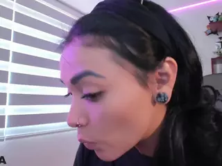 Alice-rausing's Live Sex Cam Show