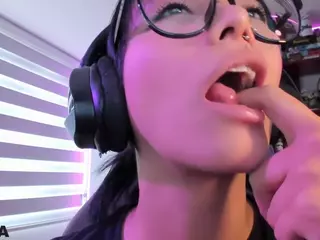 Alice-rausing's Live Sex Cam Show