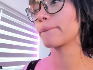Alice-rausing's Live Sex Cam Show