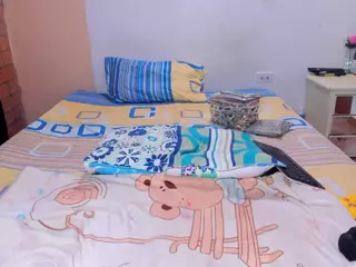 isabelle-adjanii's Live Sex Cam Show