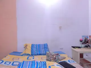 isabelle-adjanii's Live Sex Cam Show