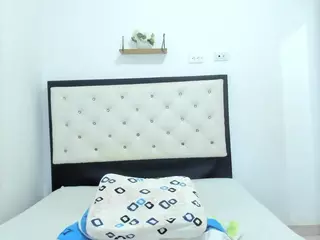 Cutelatinax's Live Sex Cam Show