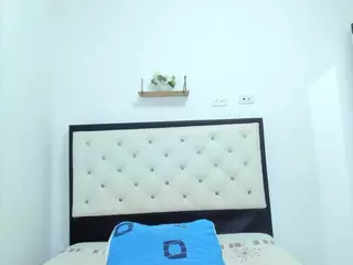 Cutelatinax's Live Sex Cam Show