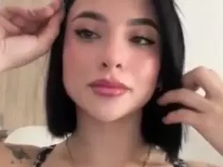 Kira Lopez's Live Sex Cam Show