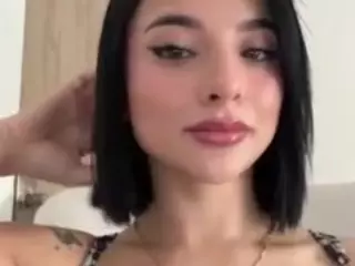 Kira Lopez's Live Sex Cam Show