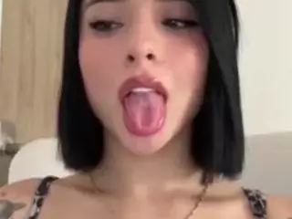 Kira Lopez's Live Sex Cam Show