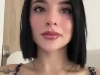 Kira Lopez's Live Sex Cam Show