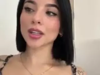 Kira Lopez's Live Sex Cam Show