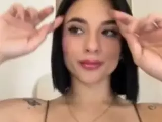 Kira Lopez's Live Sex Cam Show