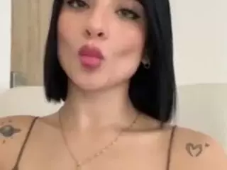 Kira Lopez's Live Sex Cam Show