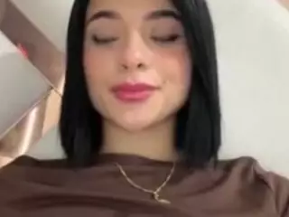 Kira Lopez's Live Sex Cam Show