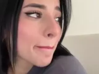Kira Lopez's Live Sex Cam Show