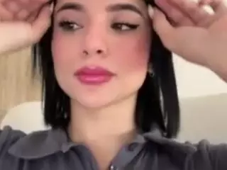 Kira Lopez's Live Sex Cam Show