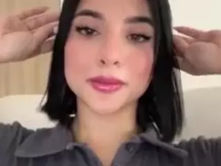 Kira Lopez's Live Sex Cam Show