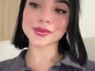 Kira Lopez's Live Sex Cam Show