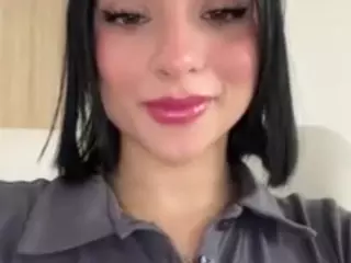 Kira Lopez's Live Sex Cam Show