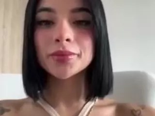 Kira Lopez's Live Sex Cam Show