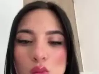 Kira Lopez's Live Sex Cam Show