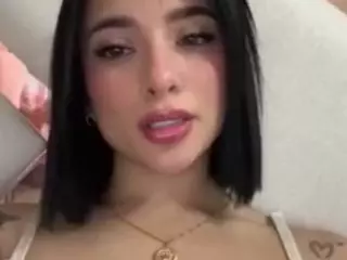 Kira Lopez's Live Sex Cam Show