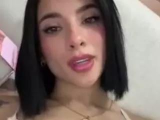 Kira Lopez's Live Sex Cam Show