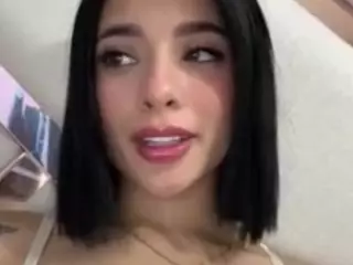 Kira Lopez's Live Sex Cam Show