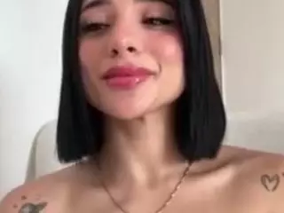Kira Lopez's Live Sex Cam Show