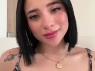 Kira Lopez's Live Sex Cam Show