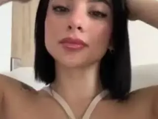 Kira Lopez's Live Sex Cam Show