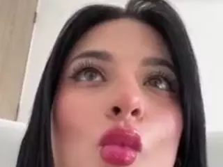 Kira Lopez's Live Sex Cam Show