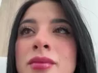Kira Lopez's Live Sex Cam Show