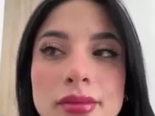 Kira Lopez's Live Sex Cam Show