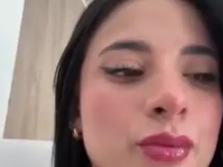 Kira Lopez's Live Sex Cam Show