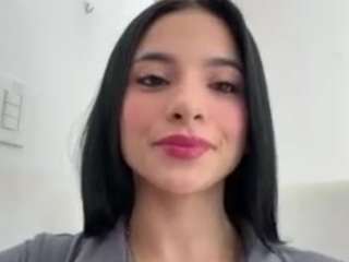 Live cam show with Kira Lopez